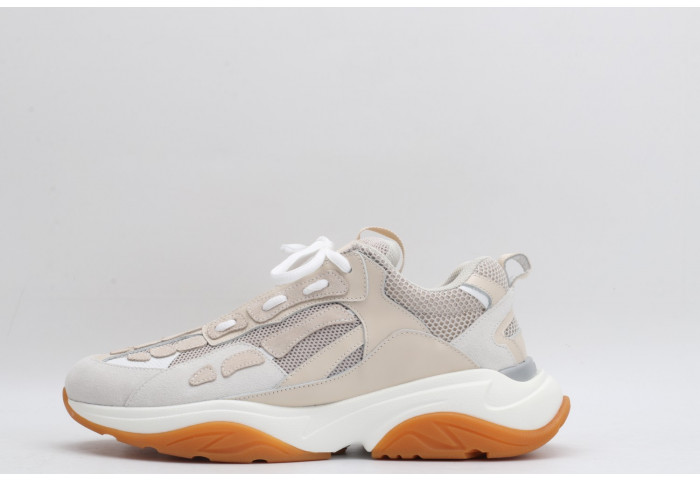 AR1M1 Low-Top Sneaker