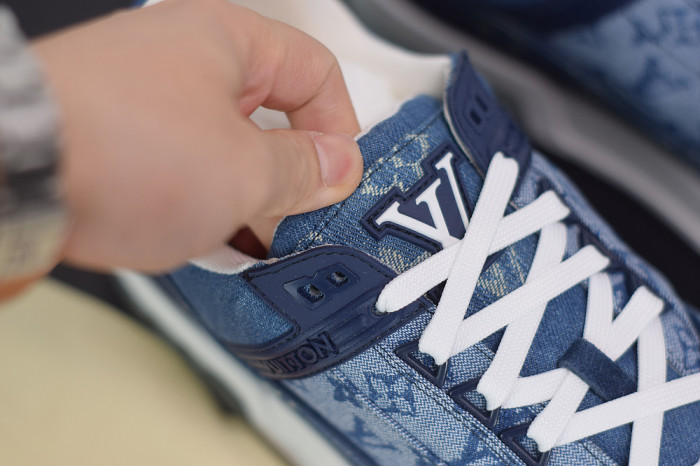 B00B7 Loui Vuitto FRONTROW SNEAKER LOW